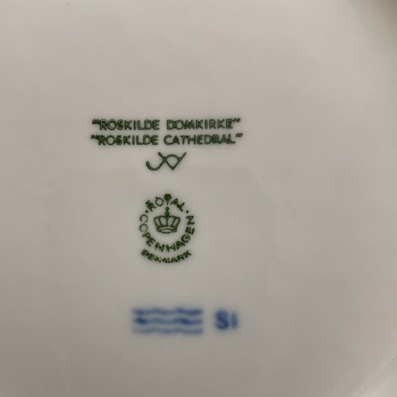 Royal Copenhagen Blue Winter Scene Plate - Picture 6 of 16